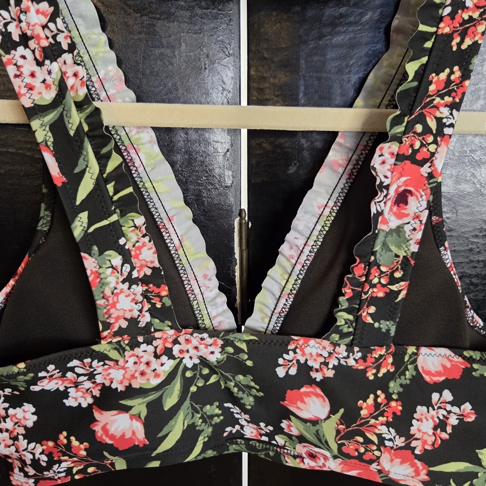 Mossimo Floral Bathing Suit Top Size Medium Never Been Worn Before - Picture 5 of 7